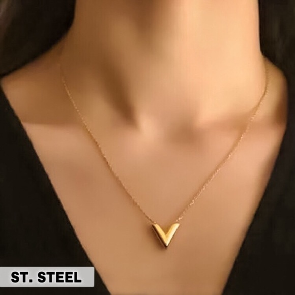 Jewelry - ⚜️[𝟯/$𝟮𝟴]⚜️NEW V Shape Charm Stainless Steel Necklace